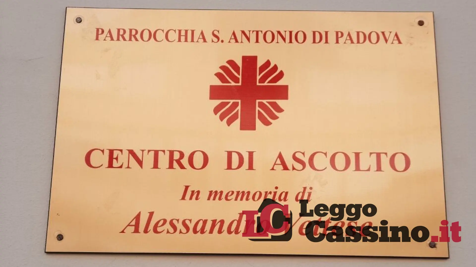 Muore dopo un incidente. La Caritas di Cassino gli rende omaggio con una targa