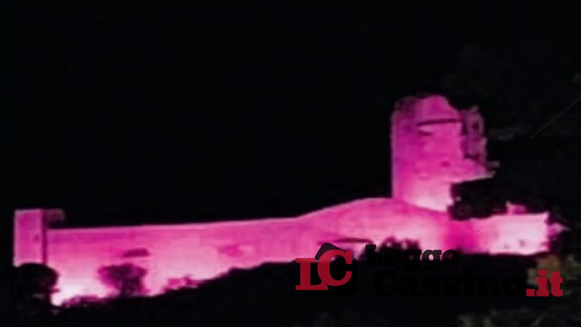 La donna al centro: il territorio si tinge di rosa