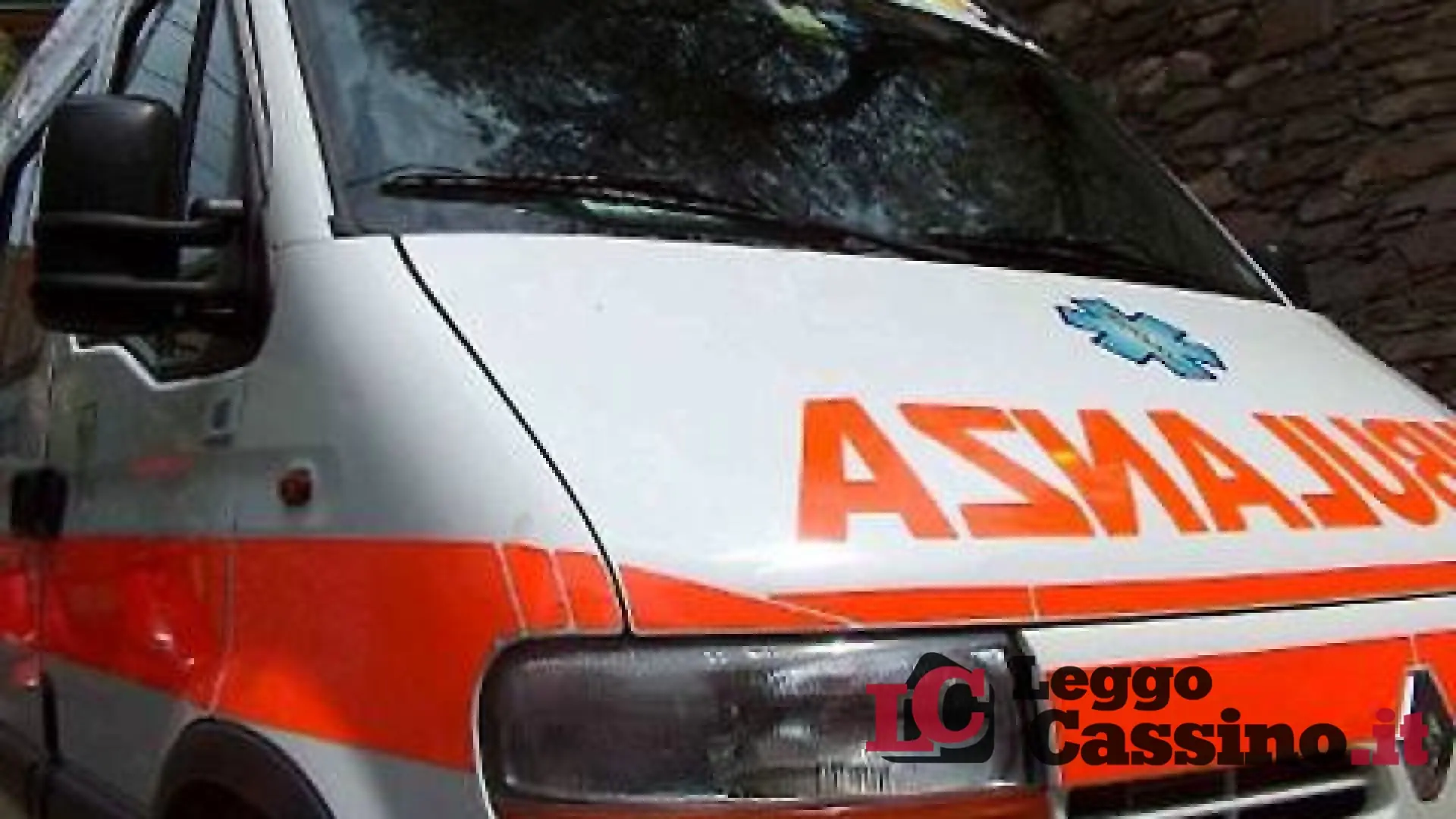 Malore fatale in piscina, soccorsi vani: muore una donna nel cassinate