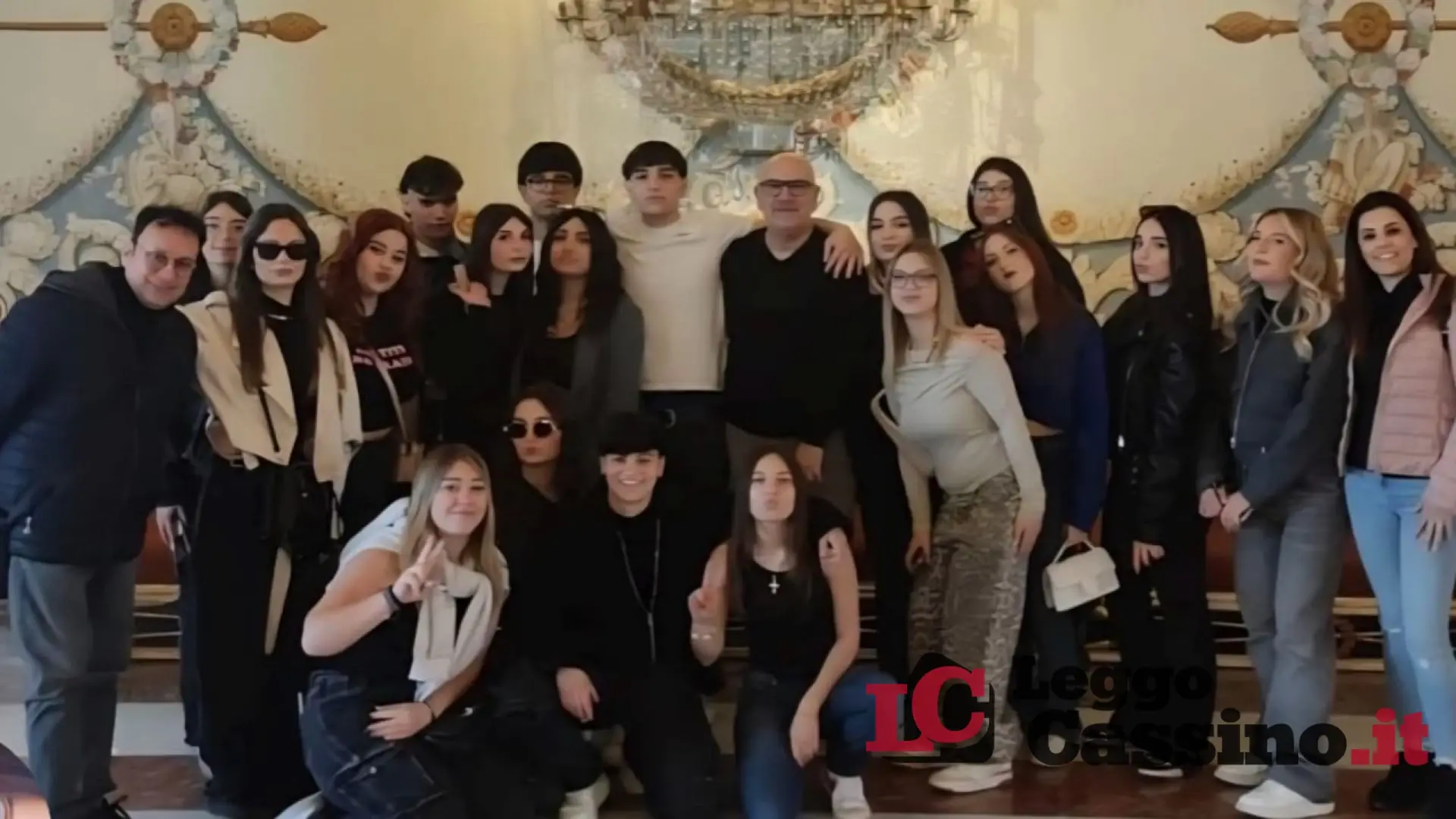 L'addio degli studenti al prof. Trotto: "Ci ha mostrato che il pensiero è un atto di coraggio"