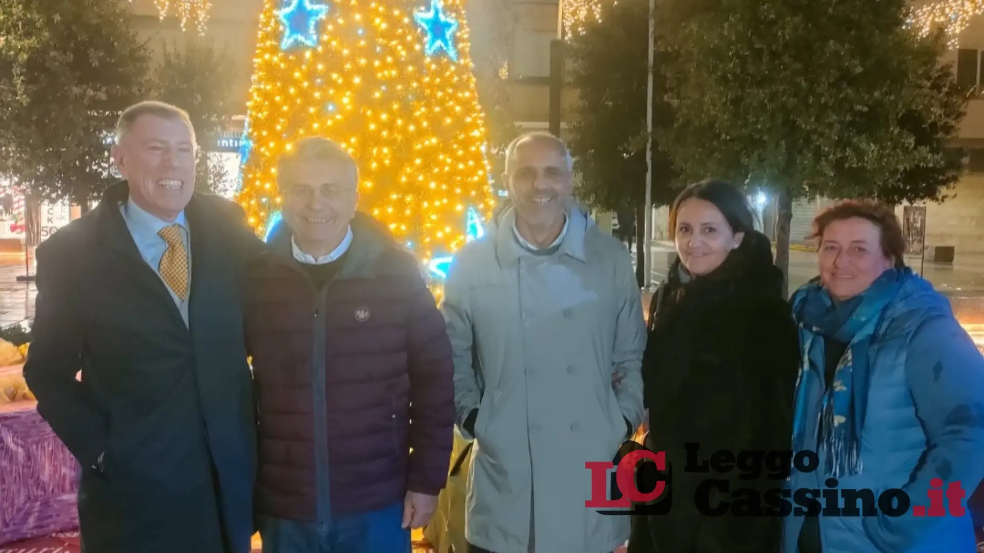 La BpC illumina il Natale di Cassino: acceso l'albero in piazza Diamare