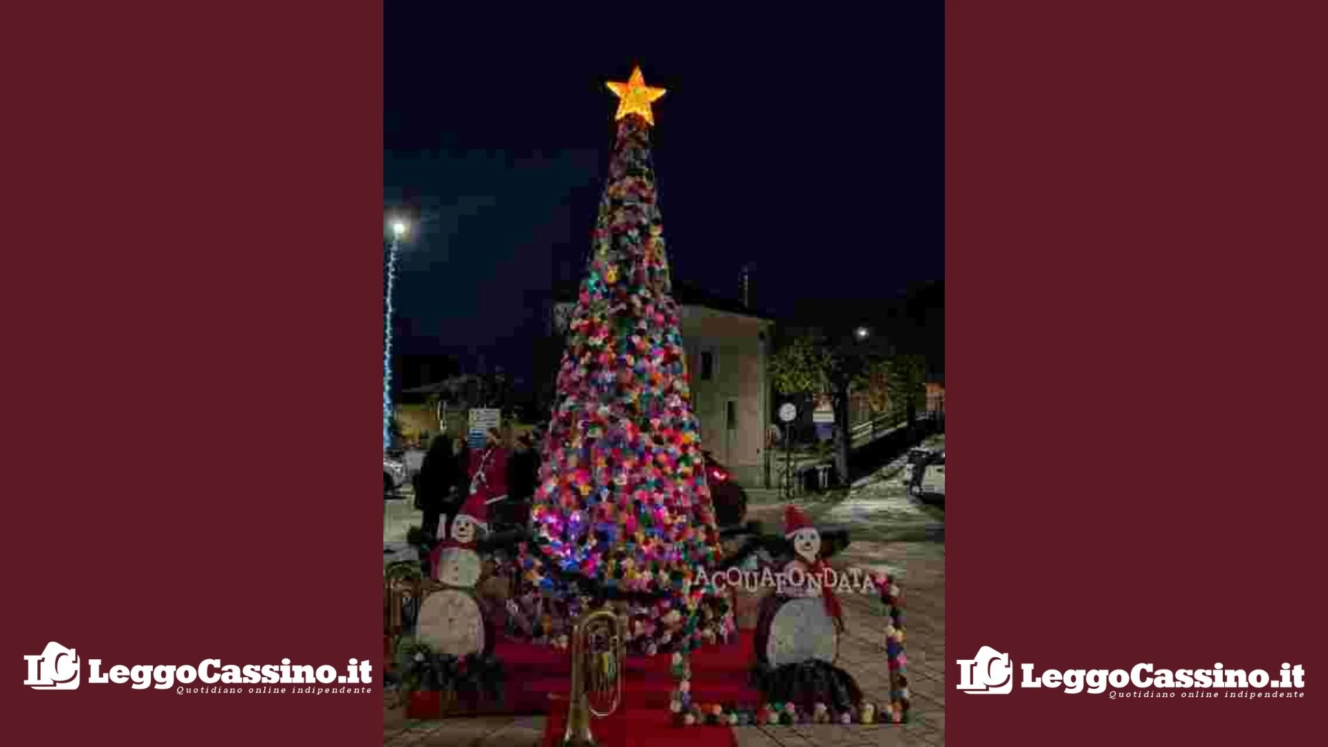 Ad Acquafondata l'albero di Natale in lana più grande e originale: un trionfo di roselline all'uncinetto