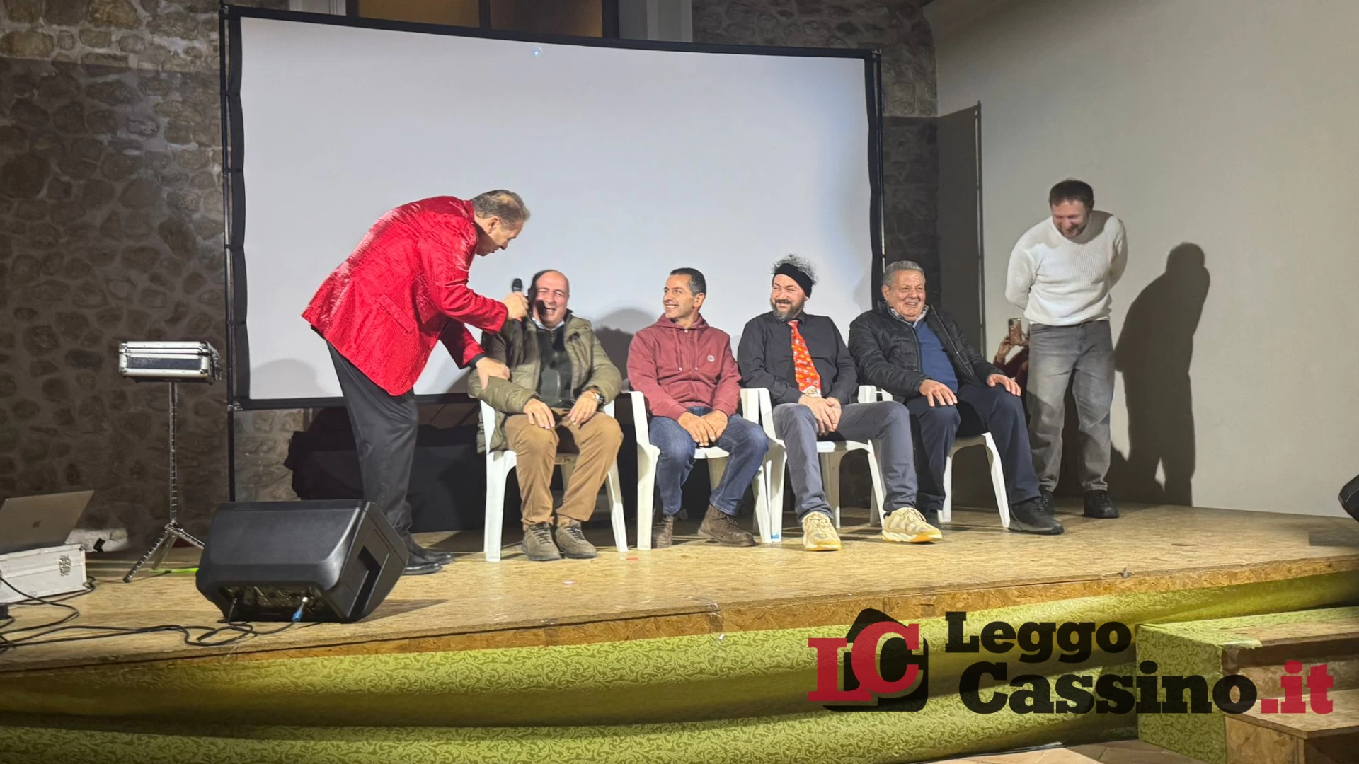 Ausonia, il cabaret di Rocco Borsalino e l’eleganza della “Signora degli Anelli” conquistano l’Auditorium