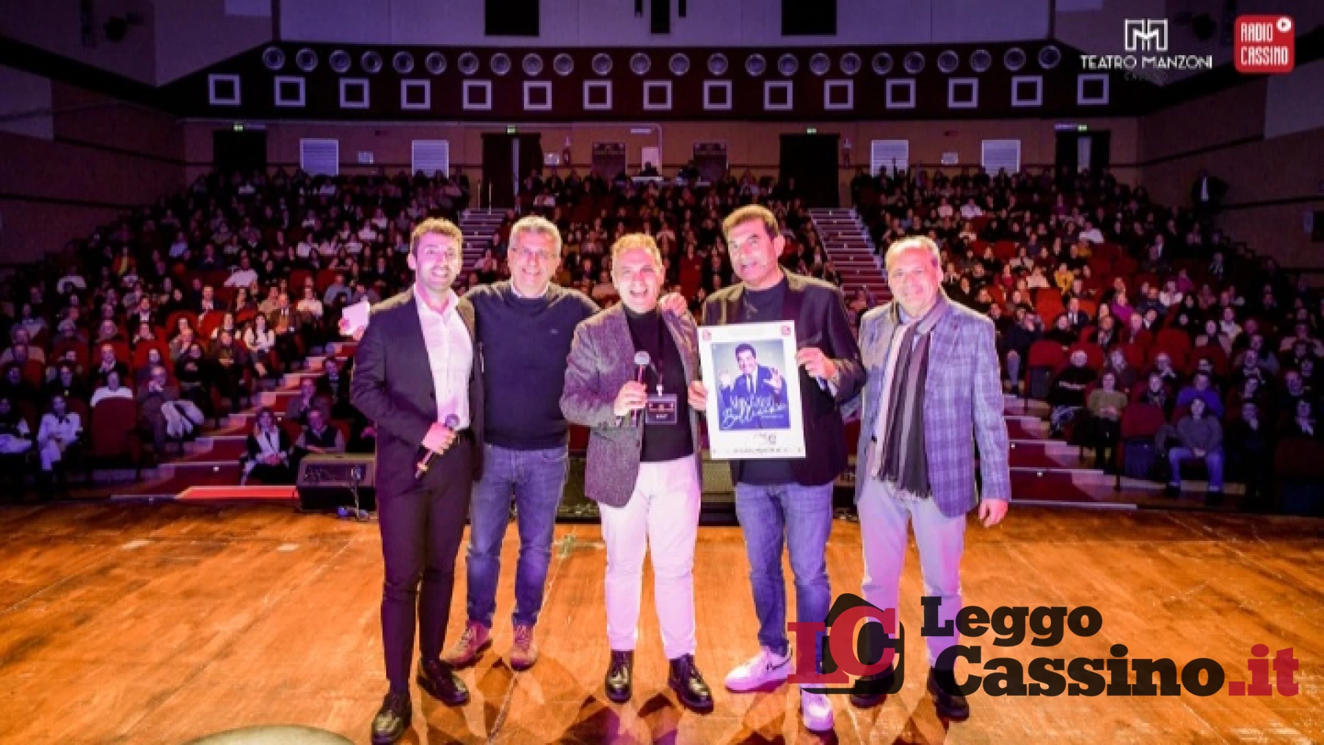 Serata spumeggiante al Teatro Manzoni Cassino: le "Bollicine" di Max Giusti scatenano gli applausi