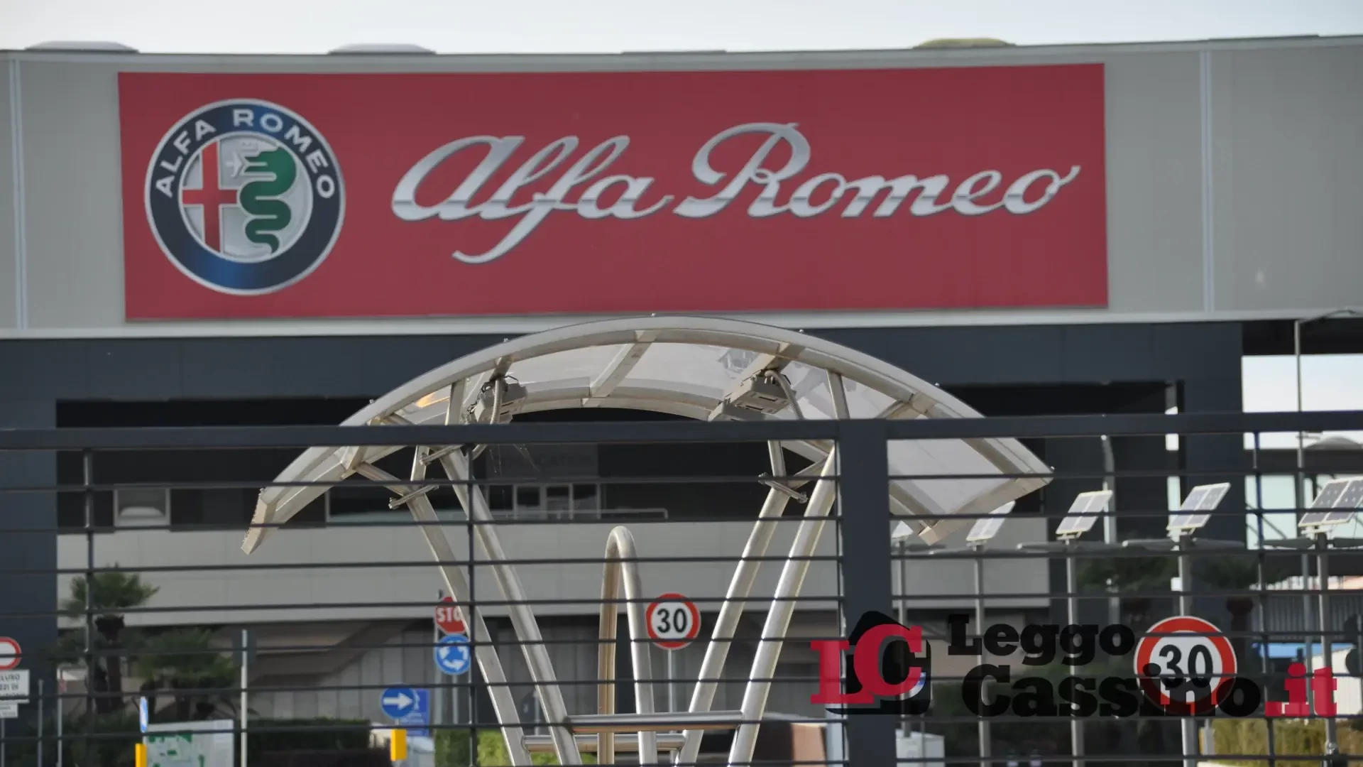 Stellantis Cassino: mentre i Sindaci bussano alla porta, l'Azienda la chiude. Nuovo stop