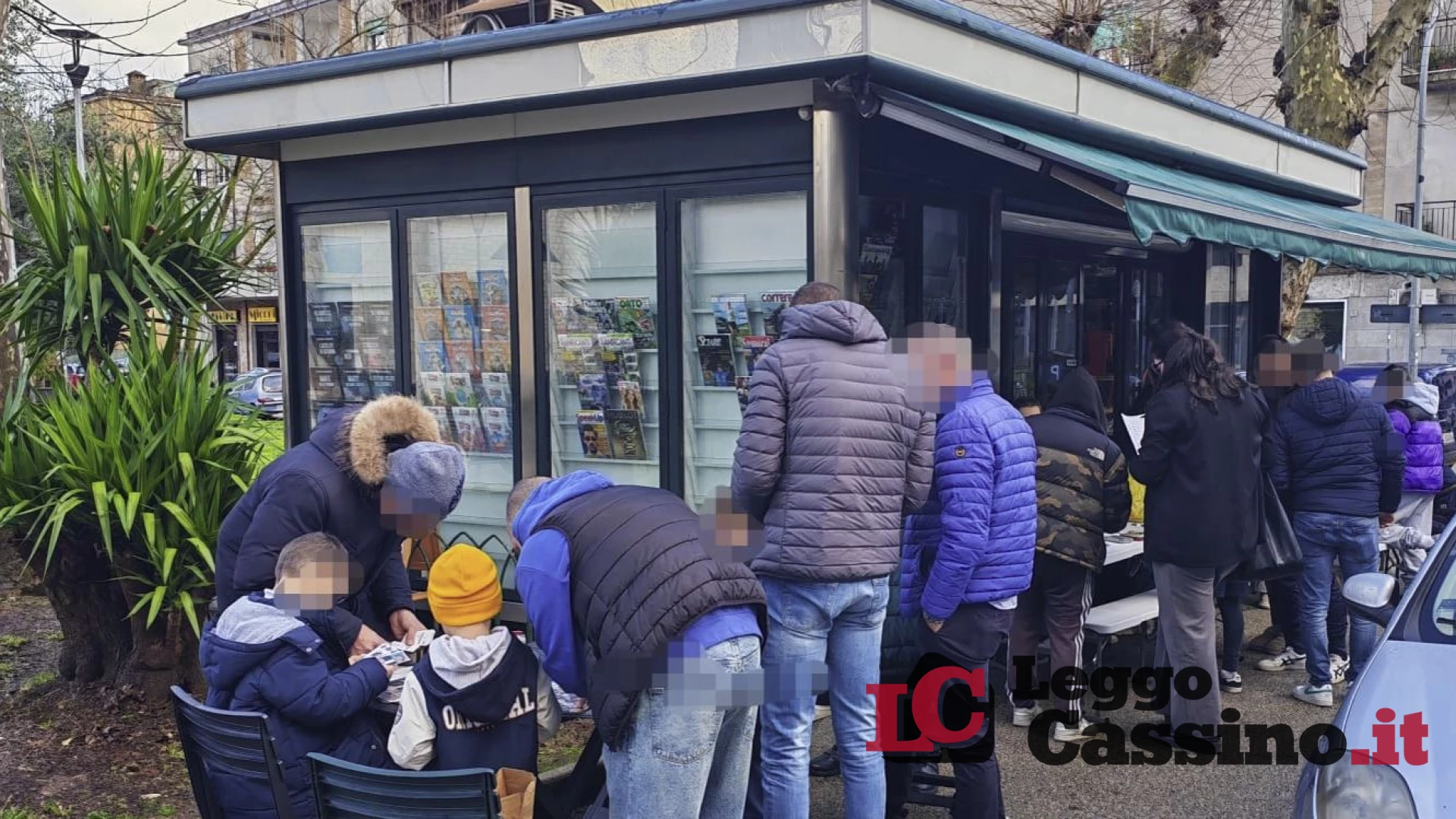 Cassino, il nuovo welfare è l’edicola di Piazza San Giovanni. La scommessa vinta di Luca e Fabiola