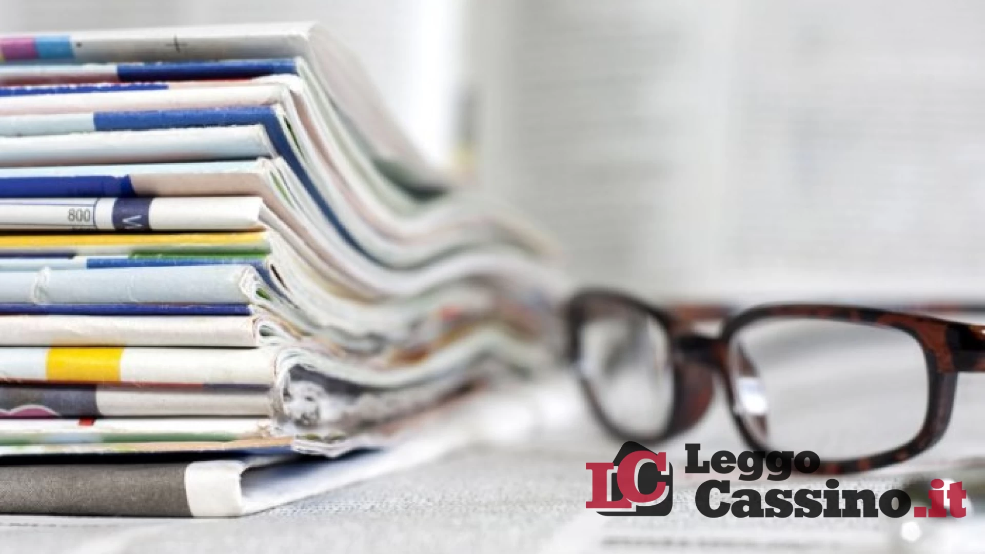 La politica del riflesso: tra l'estetica del merito e la dittatura del pettegolezzo