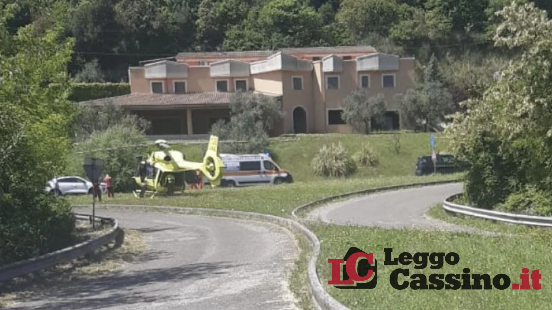 Ausonia, cade nel vuoto nel cantiere della nuova mensa: operaio elitrasportato a Roma