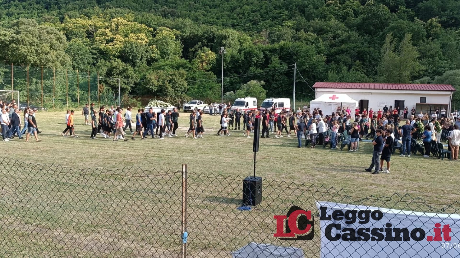 L'ultimo addio ad Alessandro Merucci: il dolore di Belmonte Castello si stringe sul campo di calcio