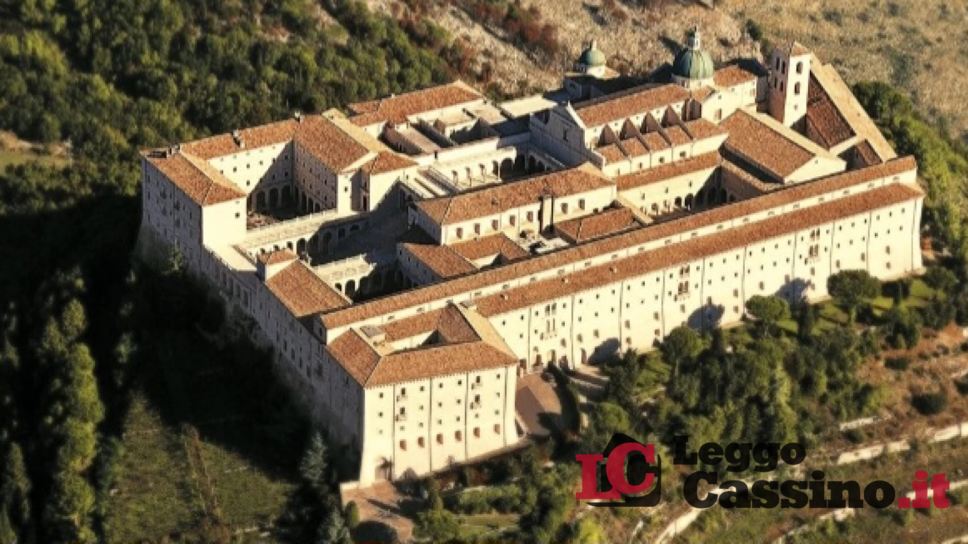 “Nati sotto l’Abbazia”, il Cassino riparte da Montecassino: benedizione per la nuova stagione
