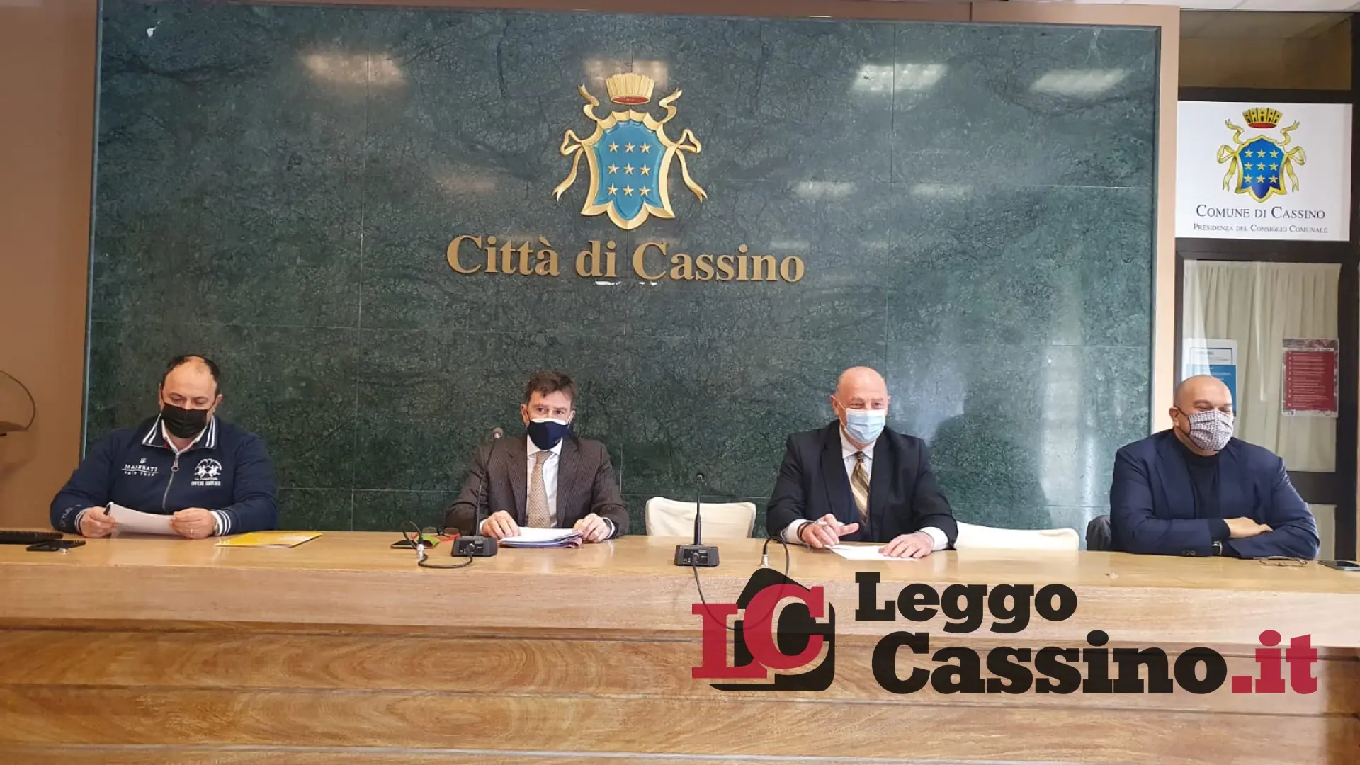 Manutenzione, sociale e commercio: l'affondo dell'opposizione