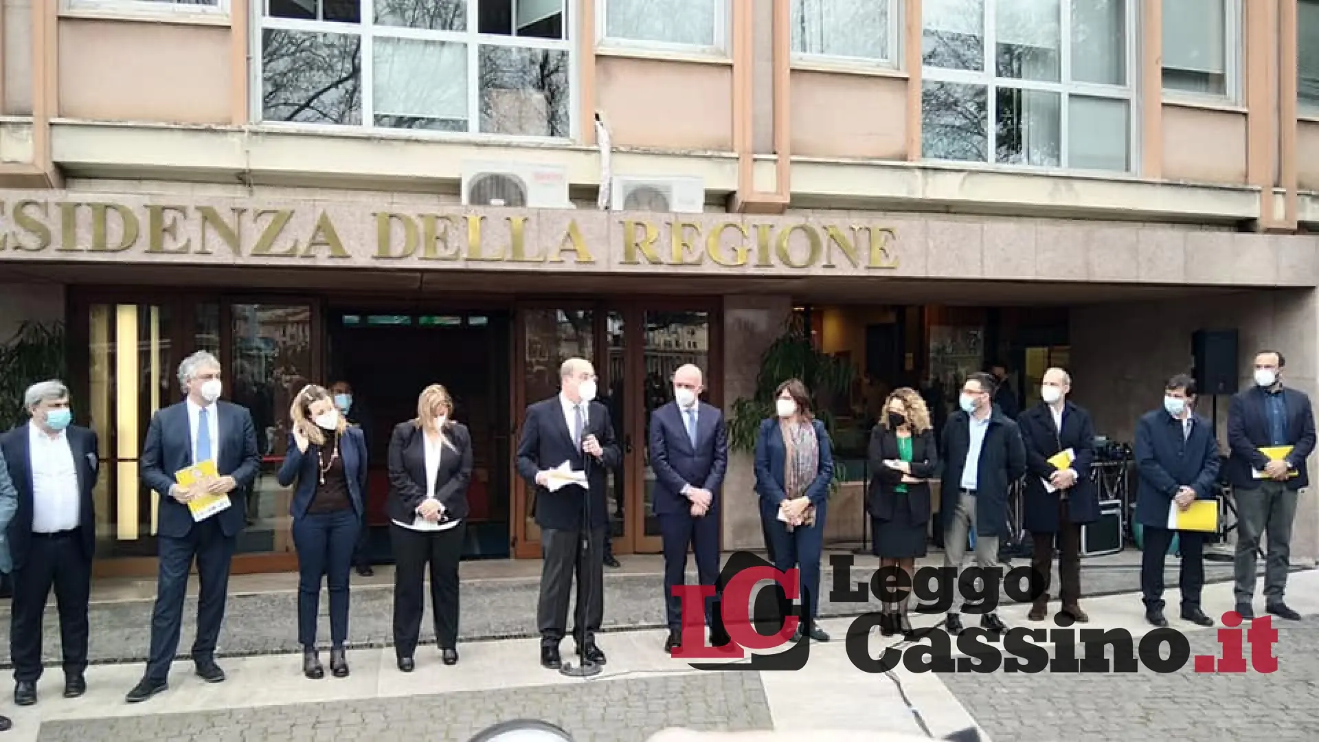 E alla fine il M5S si accomodò al fianco dei "Pdioti"