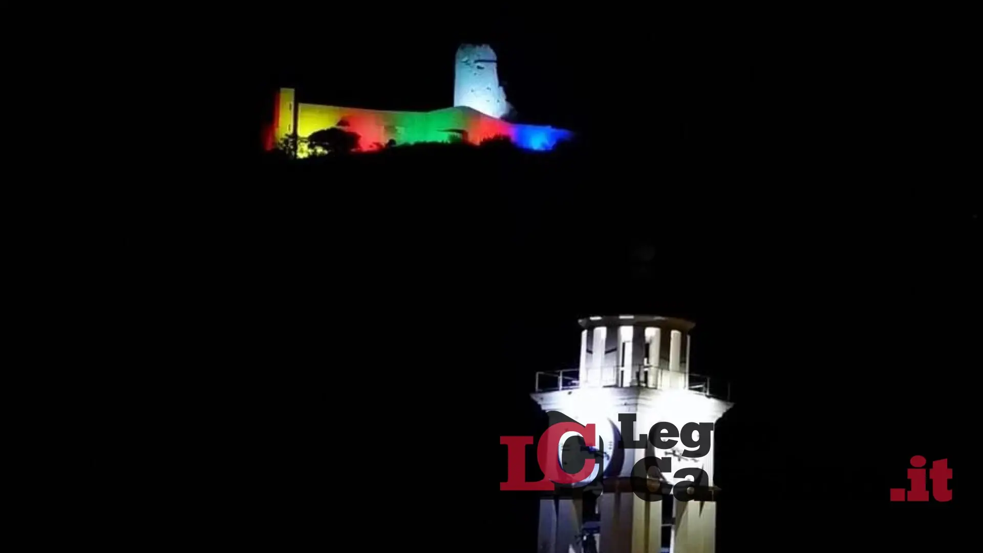 La Rocca Janula illuminata con le "luci della fratellanza"