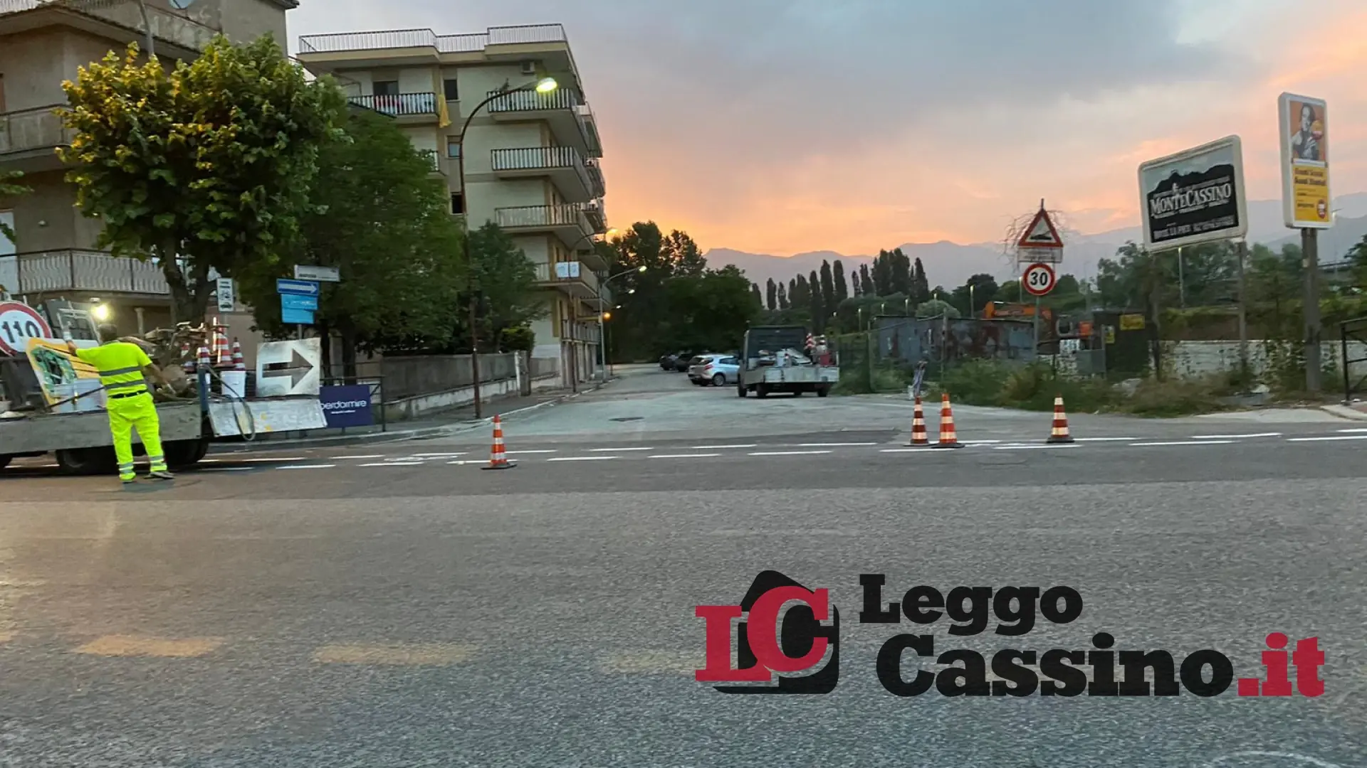 Strisce bianche e spazio ristretto: riecco la ciclabile