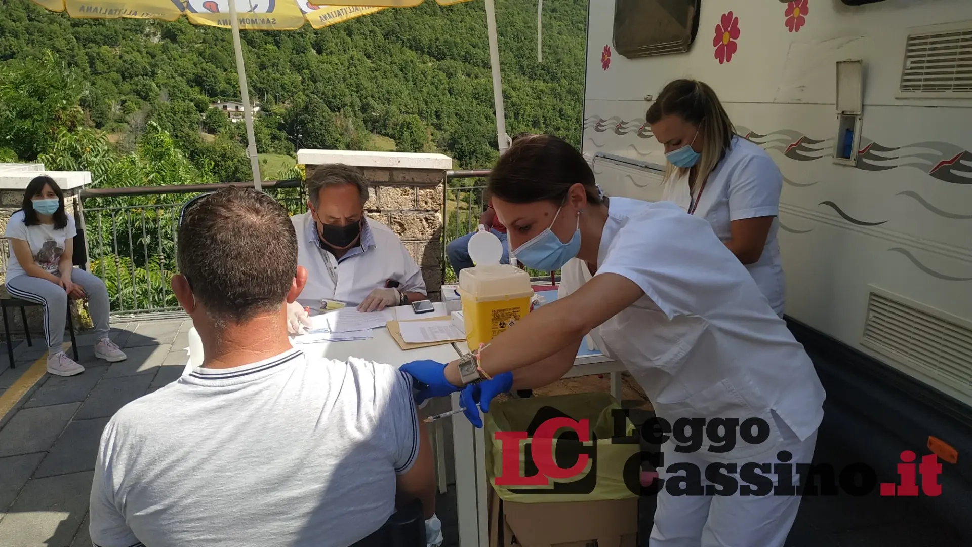 Effetto green pass, boom di richieste di vaccinazione