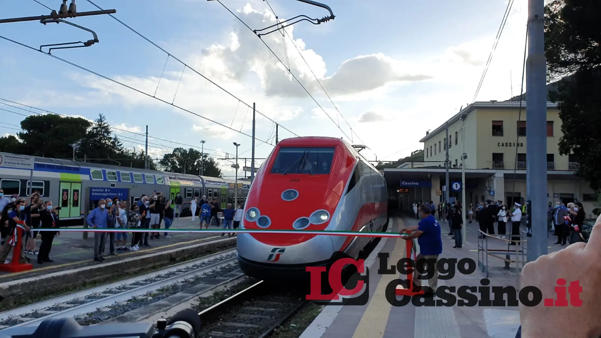 Il Frecciarossa torna a fermare, le polemiche (e la disinformazione) viaggiano