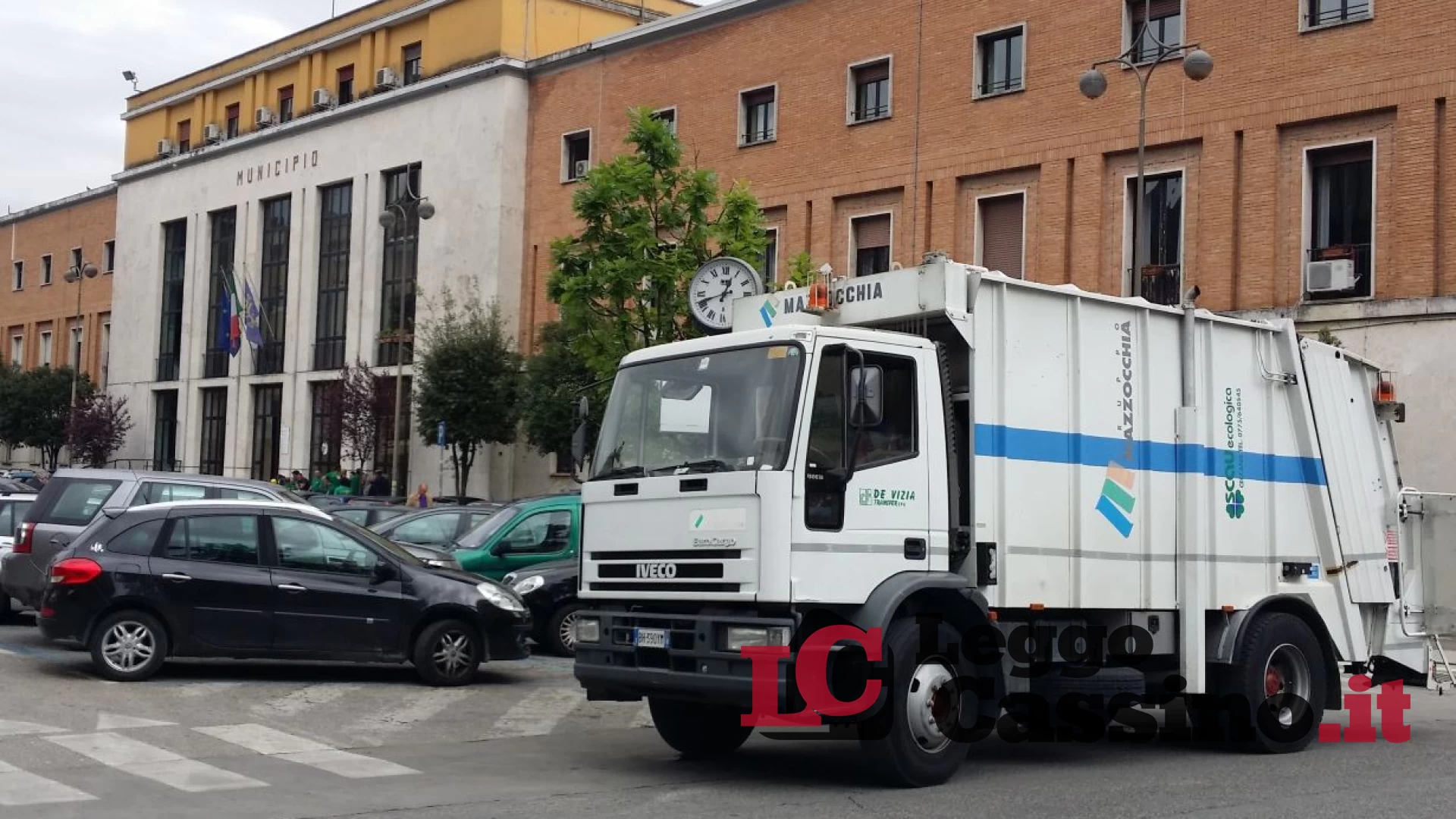 Multe salate ai condomini e ispettori per le strade: stretta sulla differenziata