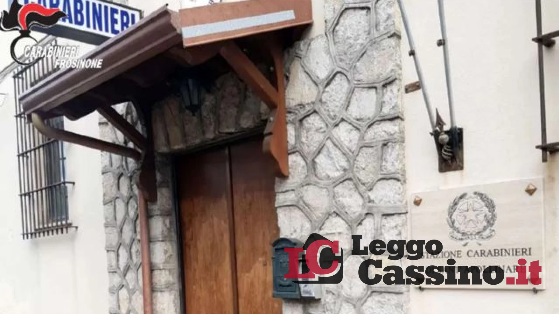 Strappa la collana a una signora anziana che stava cucinando, 29enne arrestato
