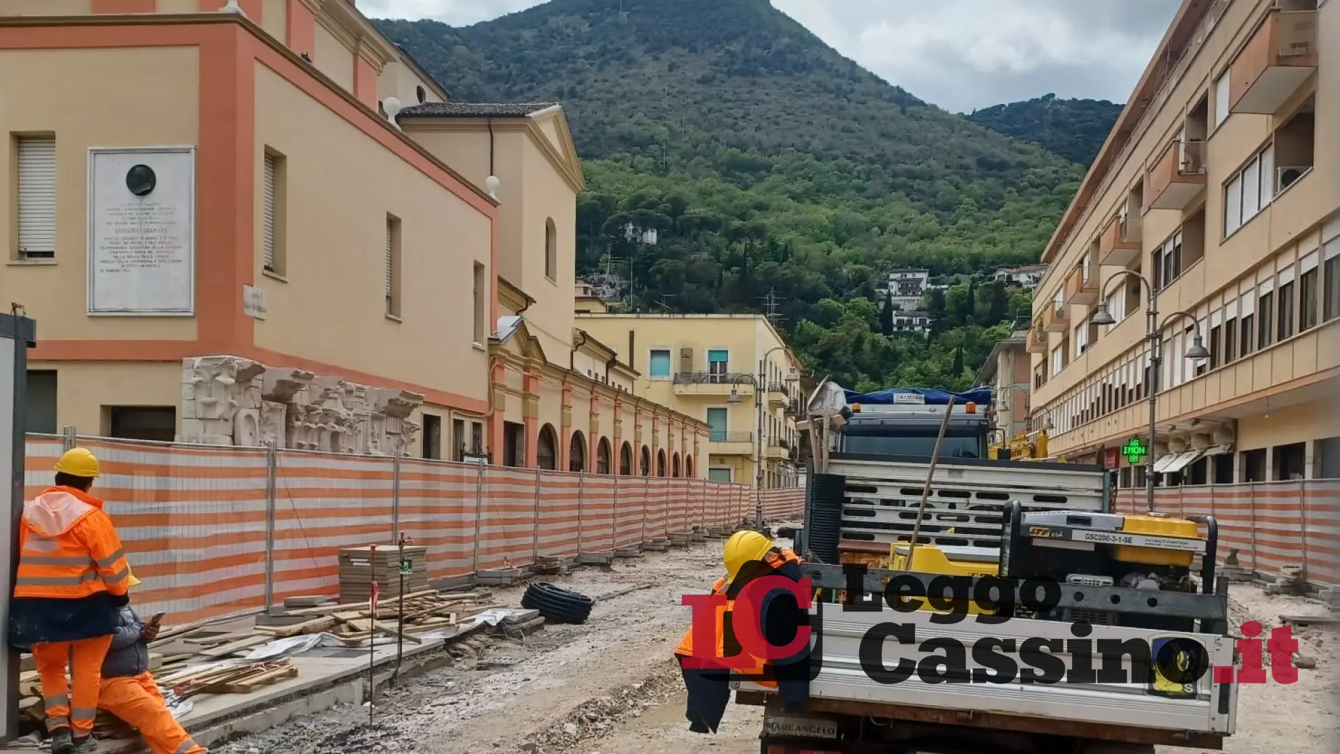 La Regione "bacchetta" il Comune, ma i lavori sul corso proseguono