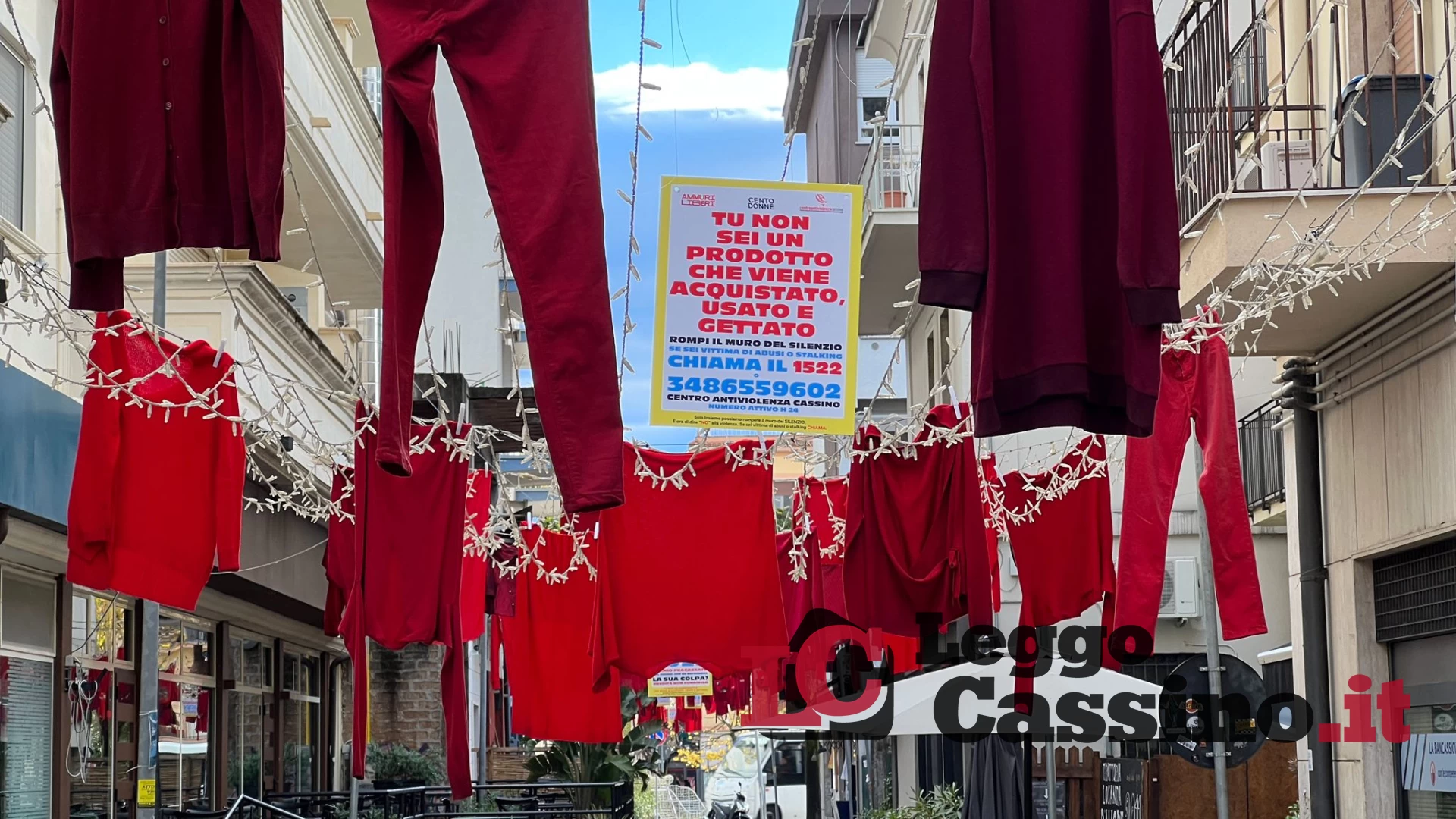"Cento donne",  a Cassino via Falese si tinge di rosso