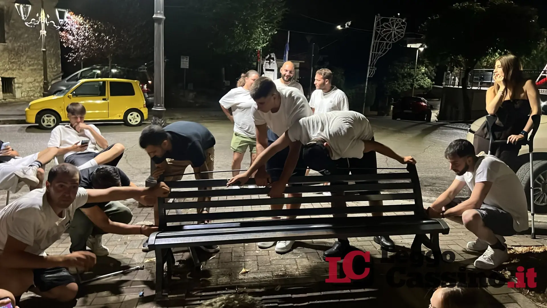 Cassino, risistemata la panchina vandalizzata a Caira