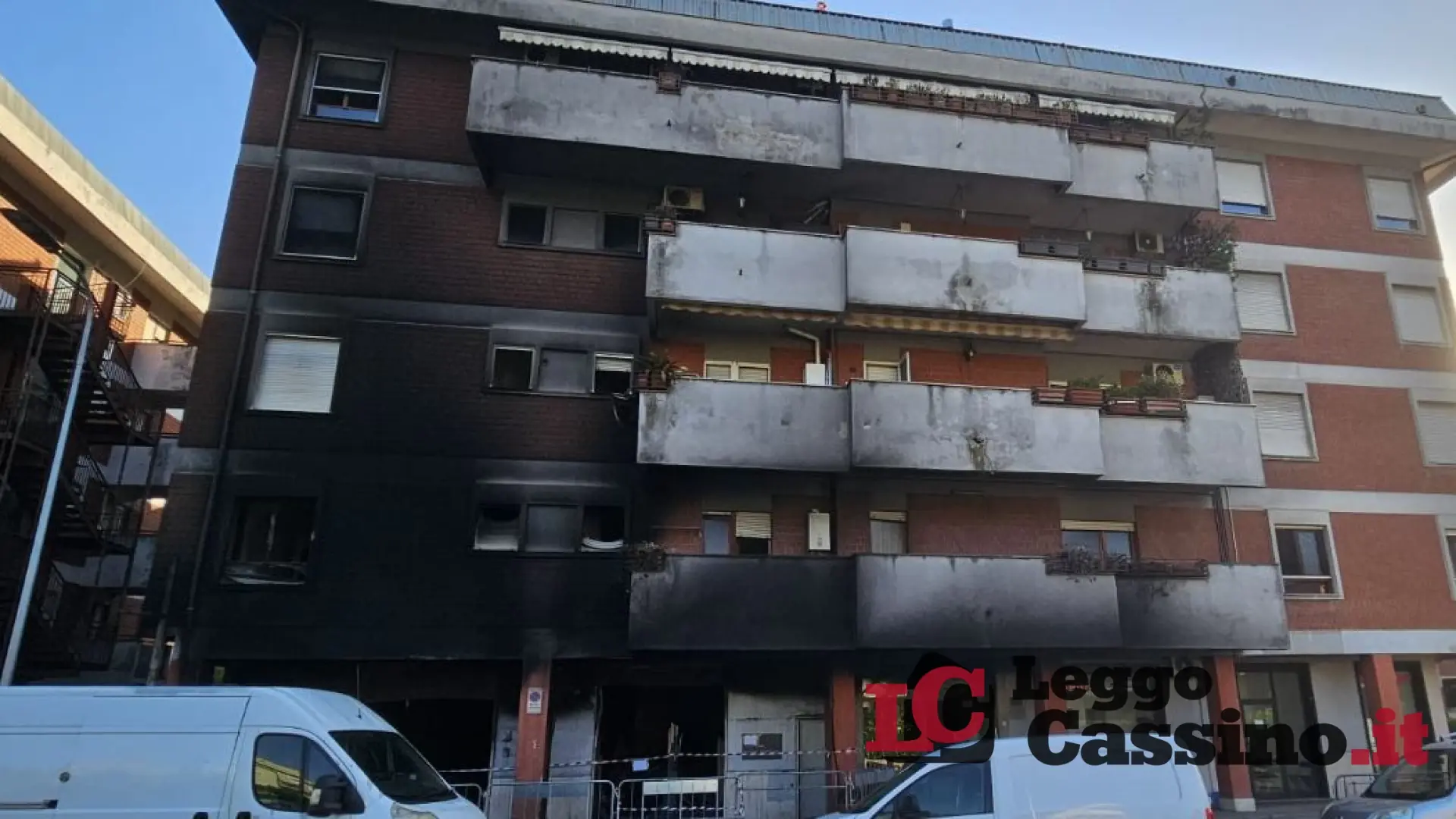 Cassino, dopo l'incendio la conta dei danni: 16 famiglie senza casa