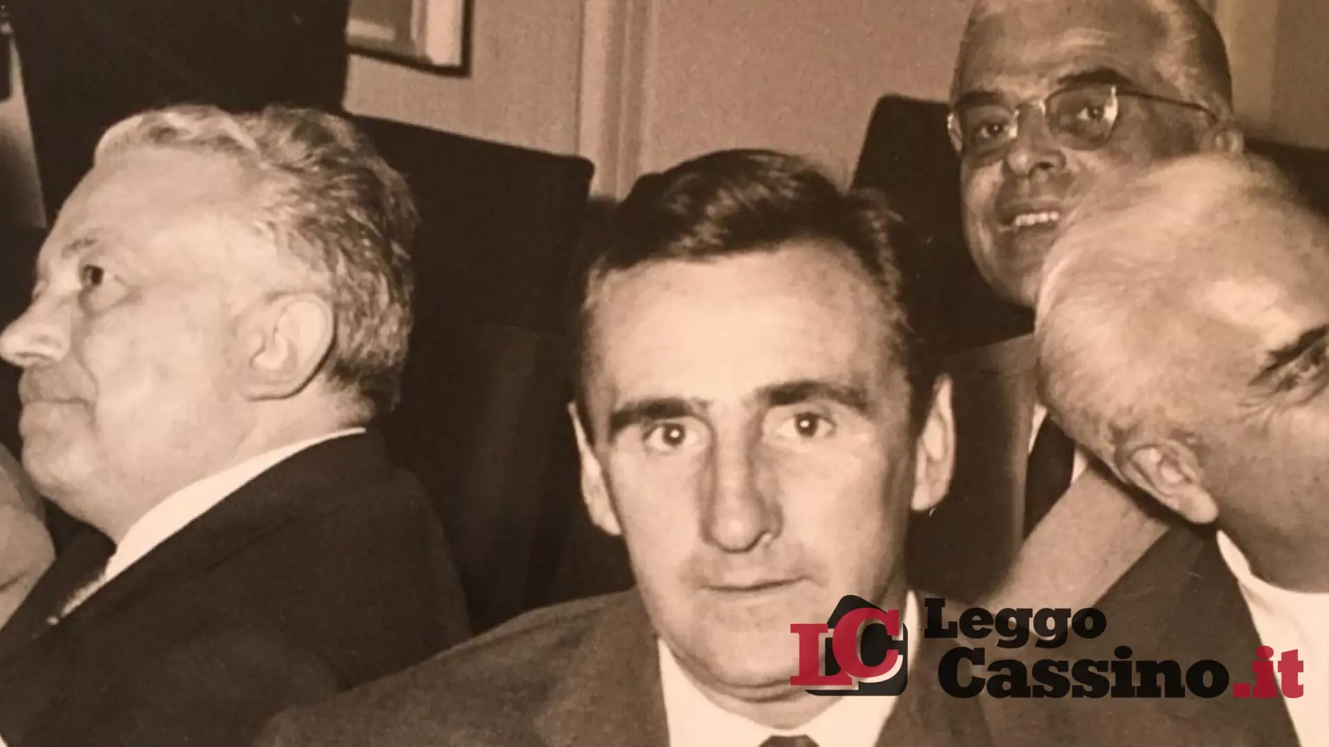 La lezione di stile di Vincenzo Golini Petrarcone: il 'signore' della politica che insegnava con un sorriso