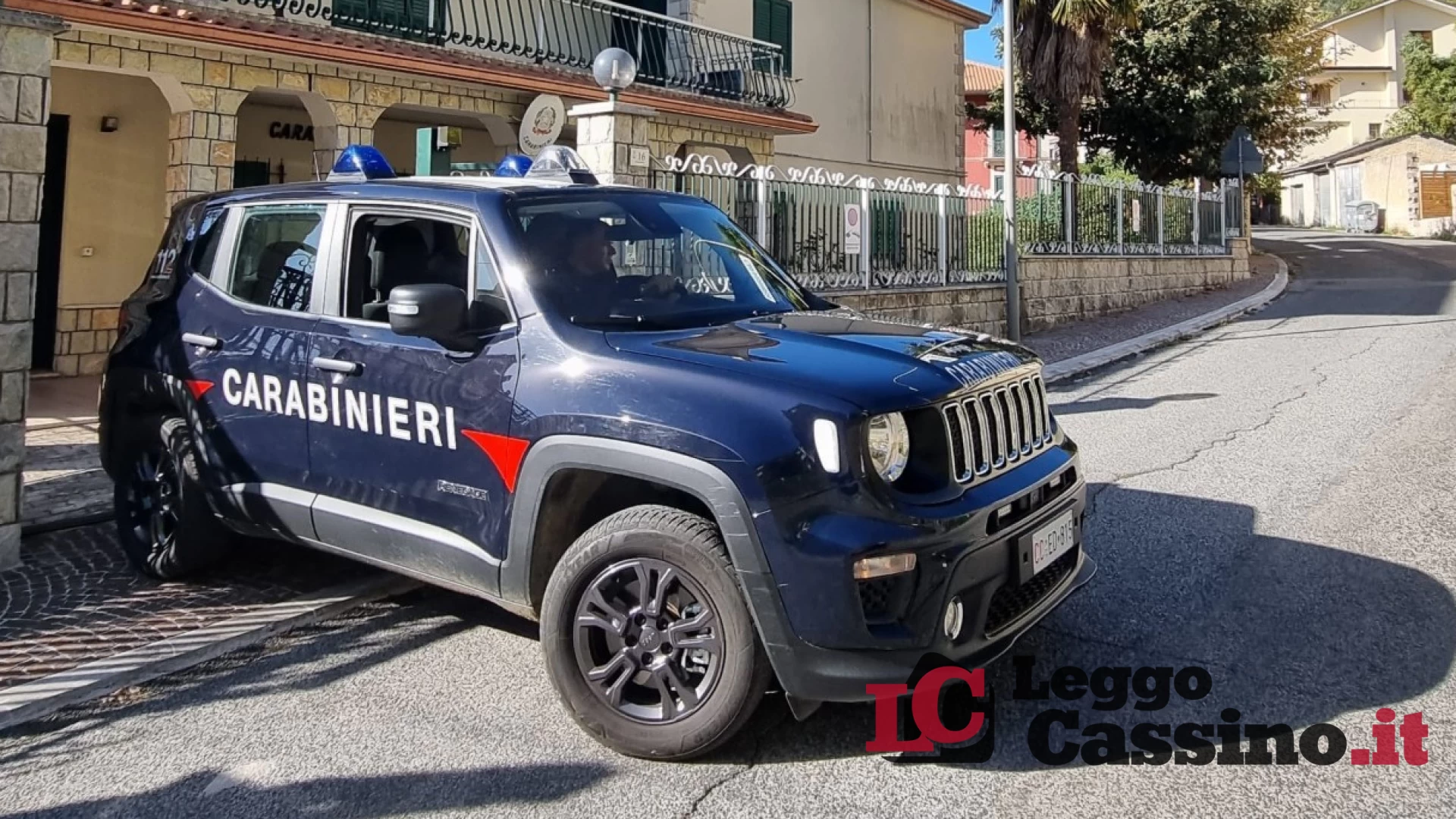 Shopping di Natale con banconote false: arrestato 48enne dopo un folle inseguimento