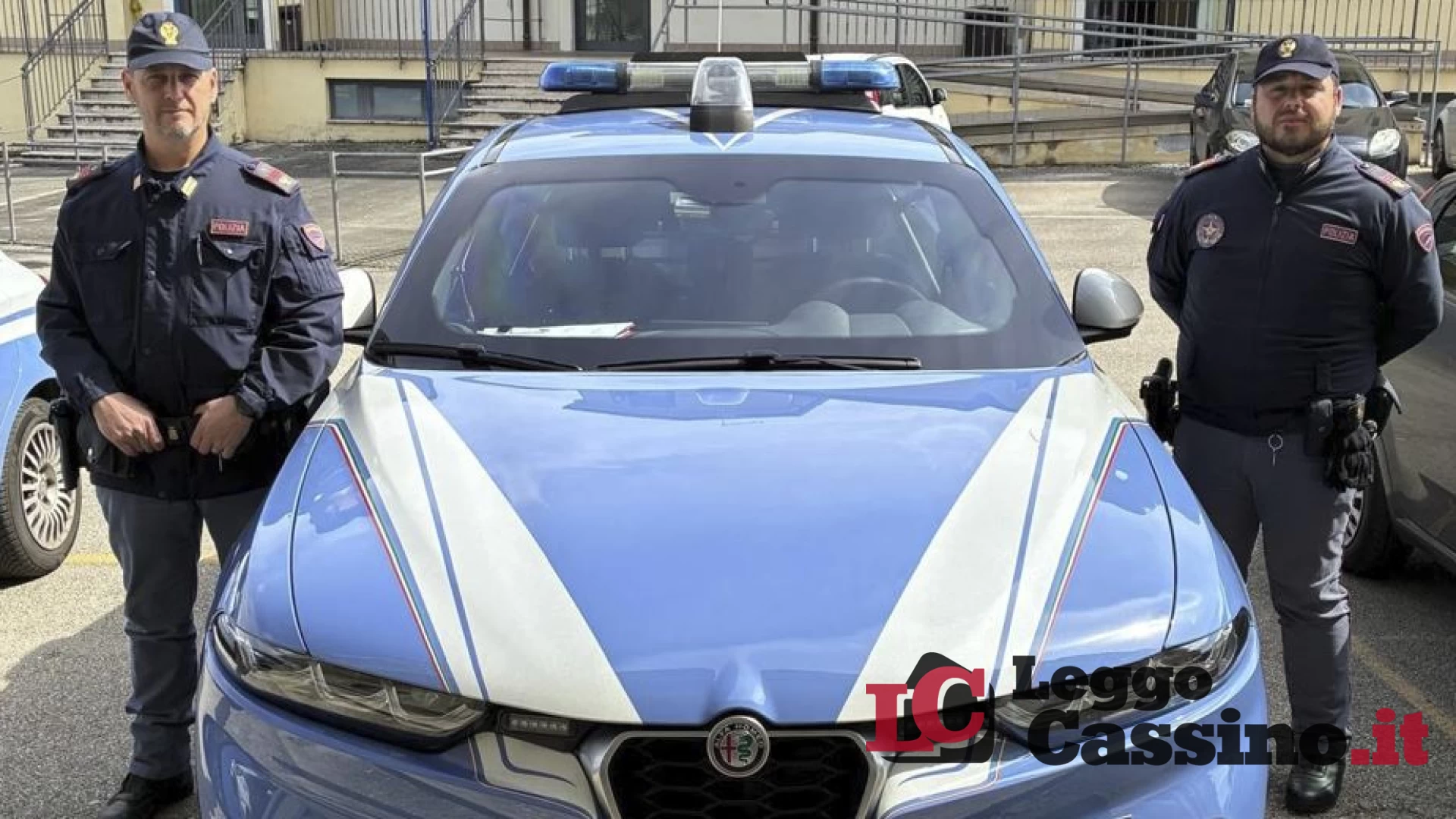 Cassino, dramma sventato dalla Polizia: giovane scavalca il balcone, salvata in extremis