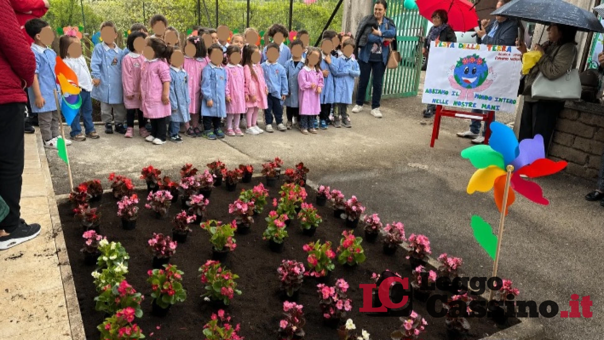 Protagonisti della Festa della Terra i piccoli dell'Infanzia...