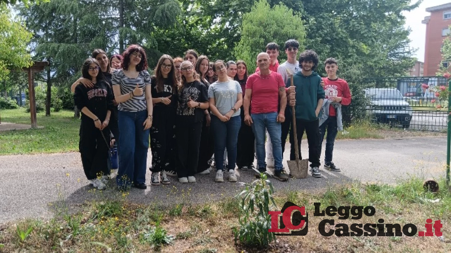 Un’eredità verde per il professor Trotto: il Liceo Varrone pianta la memoria nel Bosco Diffuso