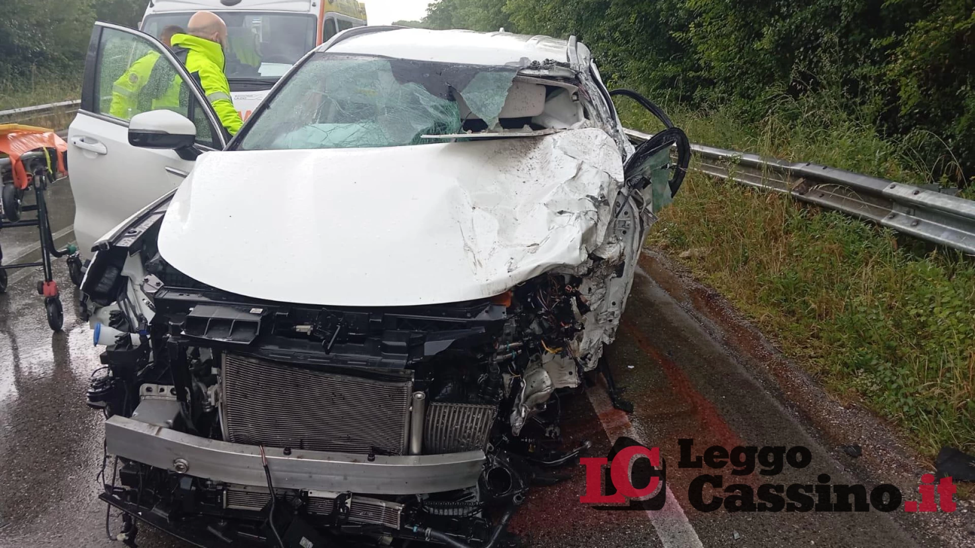 Inferno sulla Cassino-Sora: scontro frontale tra auto e tir,...