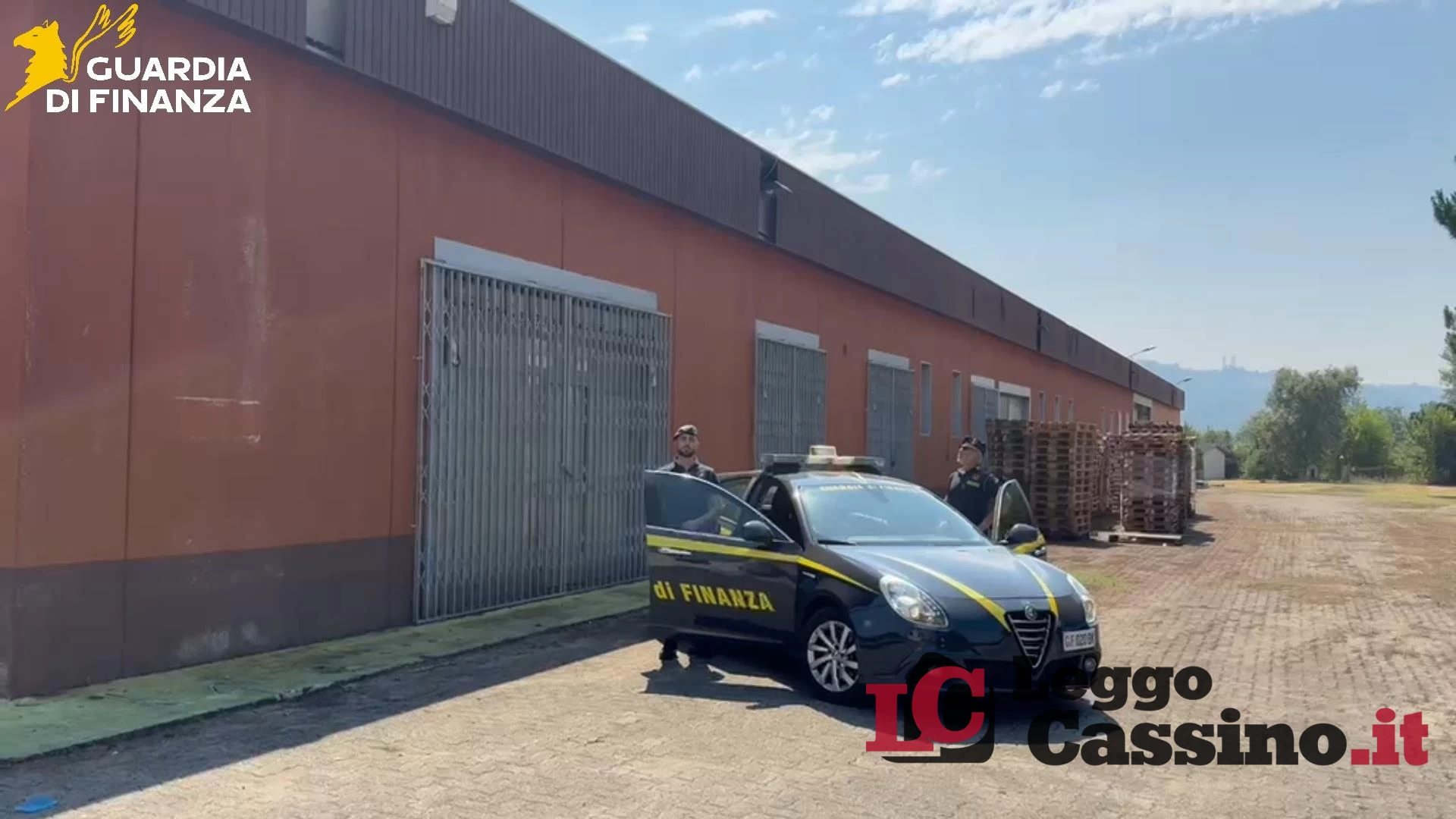 Dal controllo sull'A1 a Cassino alla maxi fabbrica clandestina di sigarette: sequestro da 5 milioni di euro
