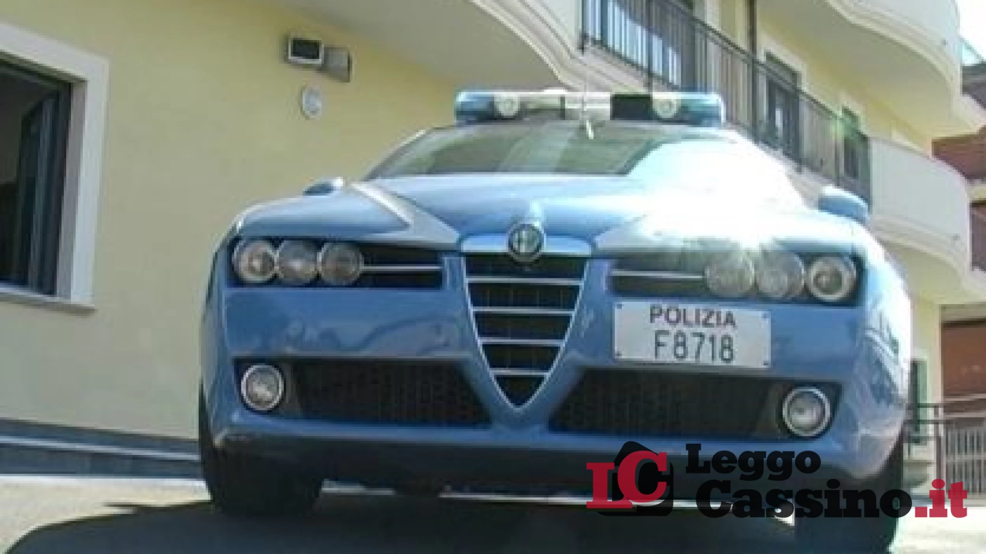 Cassino, 19enne si scaglia contro gli agenti durante un controllo: arrestato