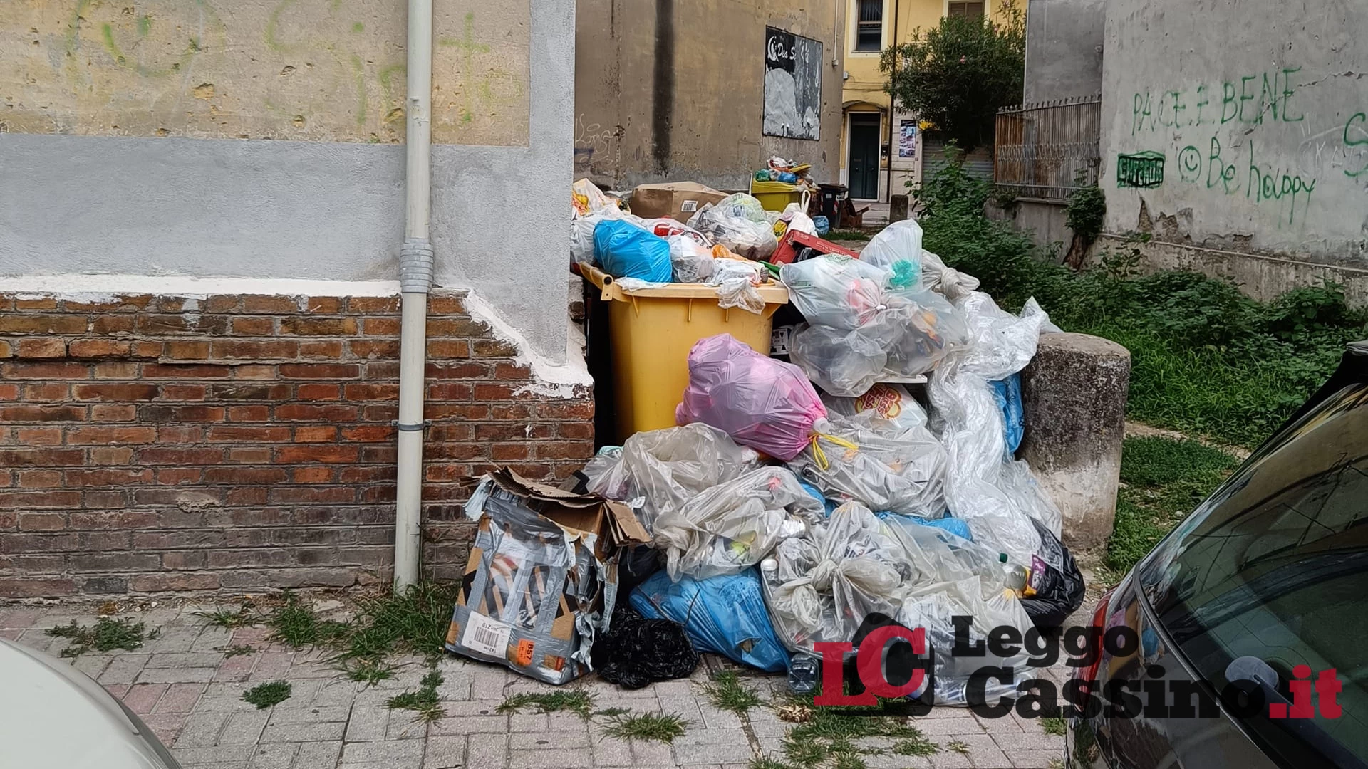 Cassino, rifiuti senza regole: la città ha perso il controll...