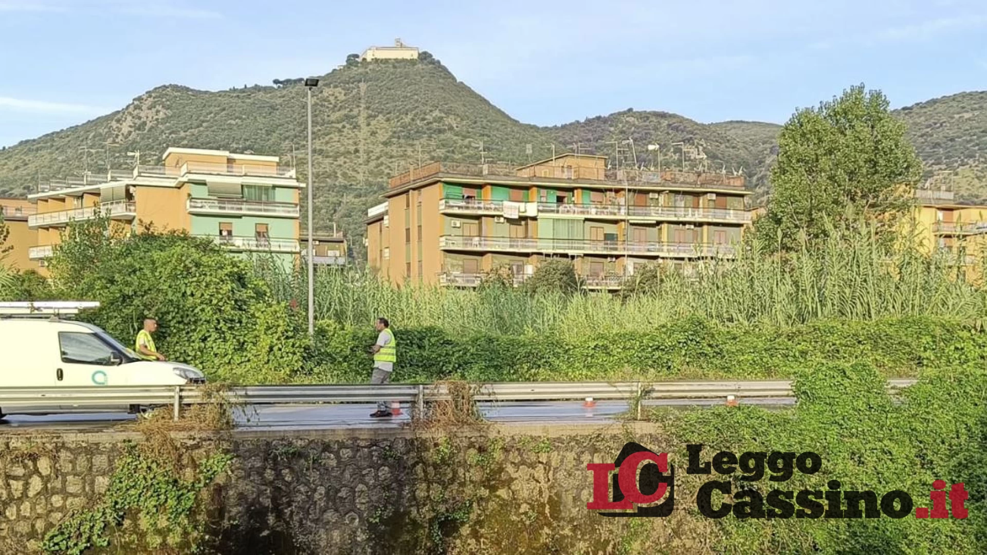 Cassino, profonda voragine in via Madonna di Loreto: strada...