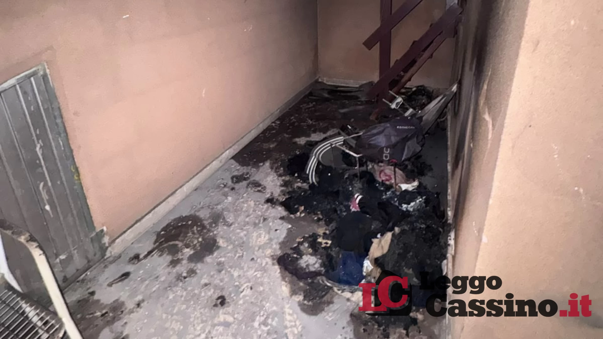 Cassino, incendio in una palazzina a San Bartolomeo: fiamme...